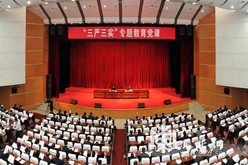 黑龍江省召開(kāi)“三嚴(yán)三實(shí)”專題教育黨課
