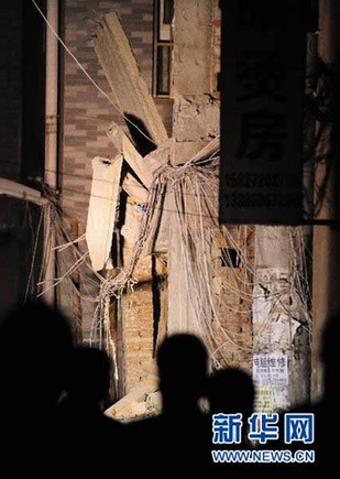 武漢一在建五層樓垮塌 已知7人受傷（圖）