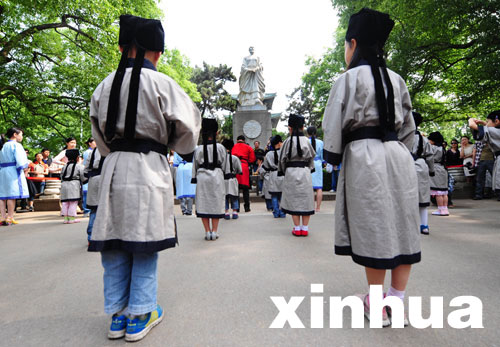 武漢：兒童古禮祭屈原 體驗端午文化