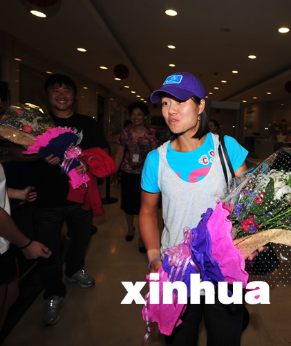 法網冠軍李娜返回家鄉武漢（圖）