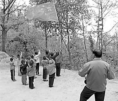 「身邊的感動」秦嶺深處,二胡奏響國歌