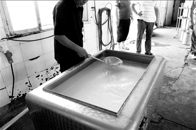 雀巢被指壟斷市場克扣奶農 前任市領導任董事長