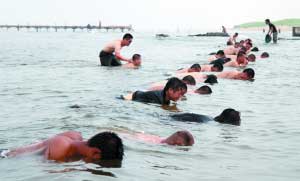 記者揭秘私人保鏢行業(yè) 需求量大5000保底月薪