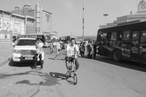 記者體驗：五種出行方式大比拼 乘公交最快