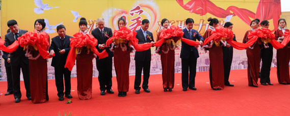 “溫暖凝聚力量”大型圖片展正式開(kāi)展　竺延風(fēng)、莊嚴(yán)參觀展覽