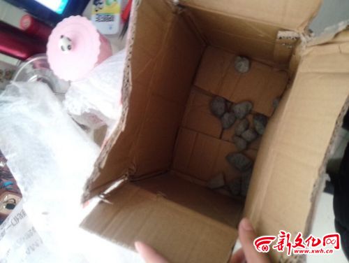 長春小伙購iPhone6快遞給女友 竟變成一堆石子