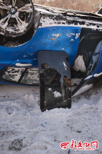 長(zhǎng)春一新買寶馬車飛出十多米 上了路邊隔離帶