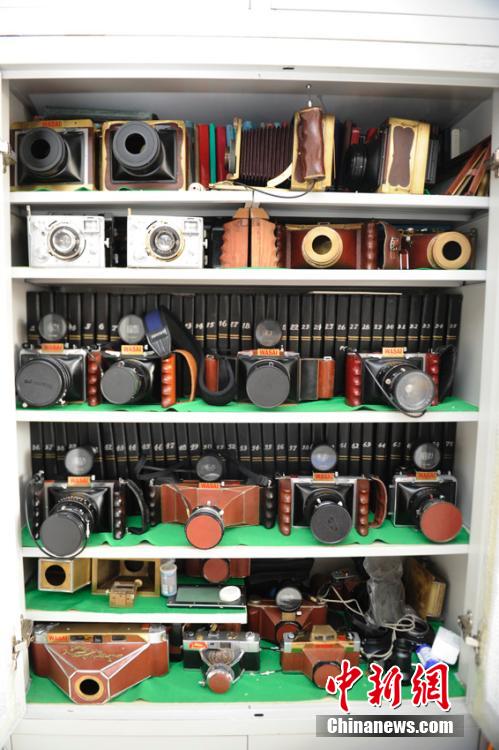 長春古稀老人收藏800多部相機 欲賣出陪老伴旅游