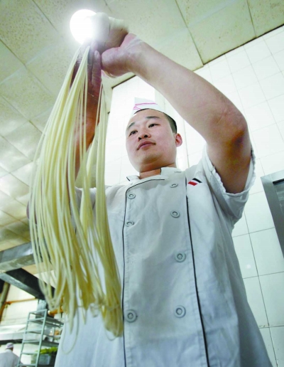 吉大百名同學網上聯名留下“拉面哥”