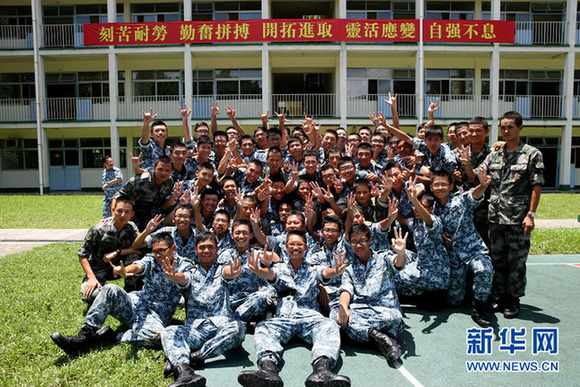 第八屆“香港青少年軍事夏令營”舉行結(jié)業(yè)典禮