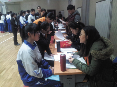 40余家企業(yè)派員面試給高二女孩開(kāi)出萬(wàn)元月薪