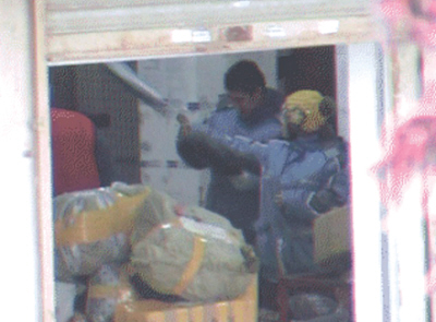 分揀站里包裹滿天飛挺多見 野蠻分揀被網友拍下