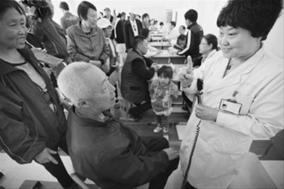 沈陽：省城專家下鄉來（圖）