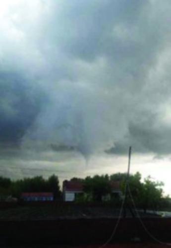 沈陽：康平遭遇龍卷風 房屋倒塌大停電（圖）