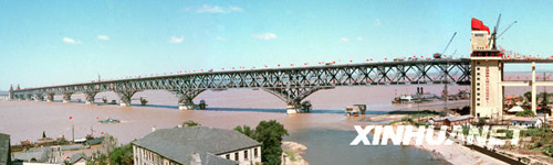 長江天塹隔不斷 千里江蘇一日還