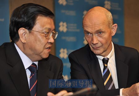 入世十年的十變、十案、十問