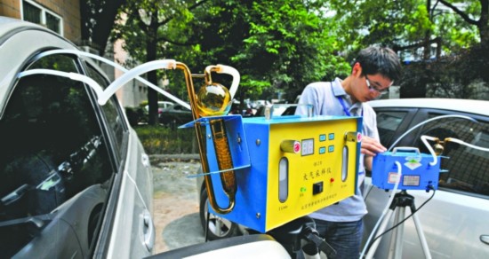 網傳汽車暴曬后苯致癌？記者測試證實苯不超標甲醛超