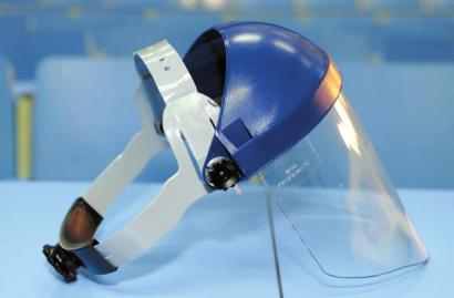 揭秘四川援非醫療隊特制裝備:13件套防護服 23道穿戴程序