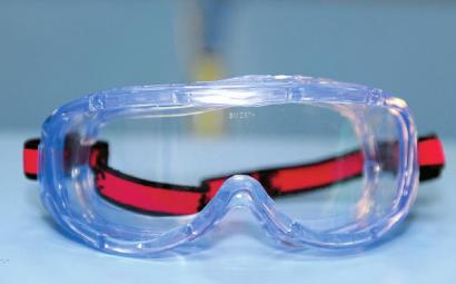 揭秘四川援非醫療隊特制裝備:13件套防護服 23道穿戴程序