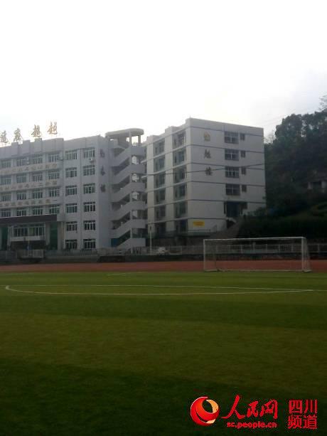 四川達州一女生校園教學(xué)樓墜樓 警方已介入調(diào)查