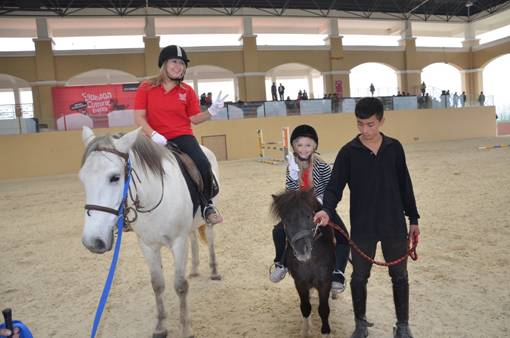 2013中國馬術節開幕在即 國際友人體驗馬術文化