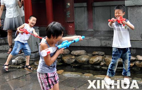 臺風過后濟南市民重溫桑拿天