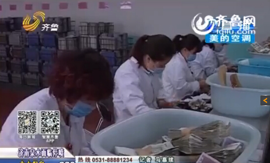 青島退休職工領(lǐng)獨(dú)生子女費(fèi) 收來20斤8000元零錢