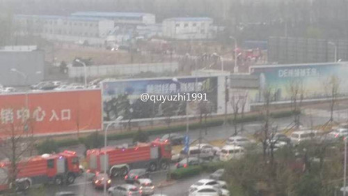 濟南黃金時代廣場附近一倉庫起火 大火已被撲滅