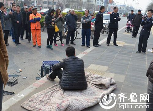 濱州：城管執(zhí)法過程中與攤販起沖突 一名隊(duì)員受傷