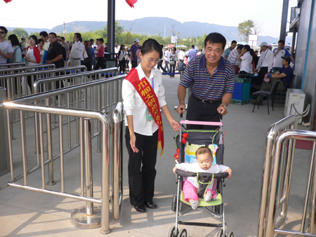 精心培育“溫情嶗山”品牌，努力打造優質服務窗口