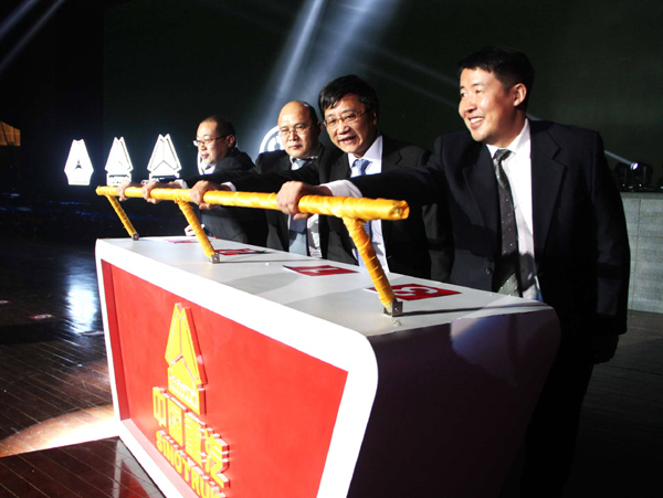 中國重汽集團實施多品牌戰(zhàn)略 2014年力爭整車銷售20萬輛