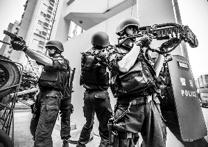北上廣等地特警配“拐彎槍” 多國(guó)警方希望購(gòu)買