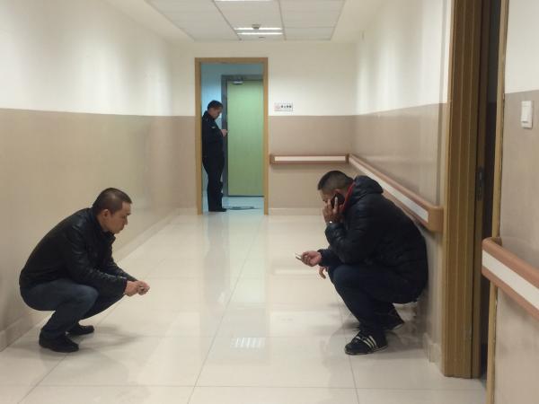 滬民警遭拖行致死目擊者:突左轉(zhuǎn) 應(yīng)是油門踩到底