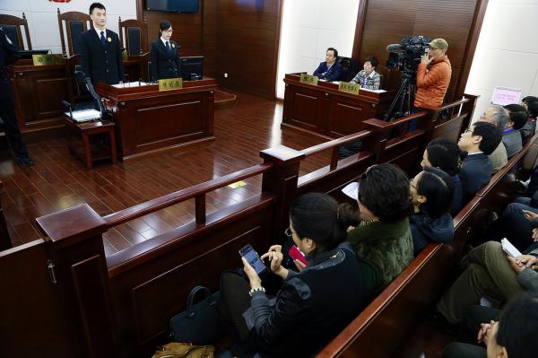 上海三中院首次開(kāi)庭:市政府法制辦副主任出庭應(yīng)訴