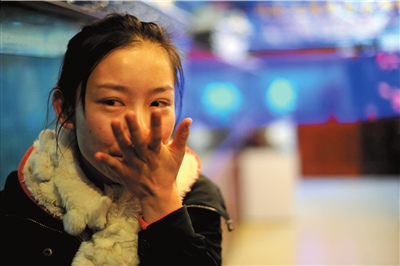 裸模女生蘇紫紫稱媒體拿貧困炒作讓其難受(圖)