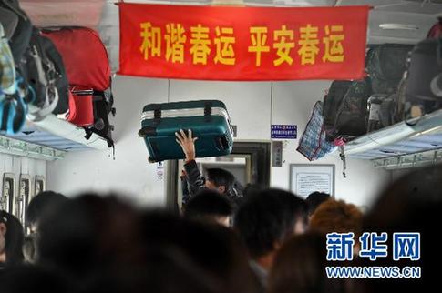 北京至漢口票面價840元的兩張火車票被炒到1400元