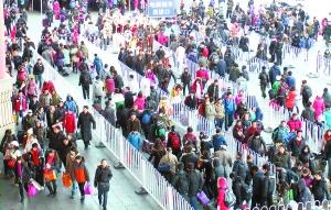 北京鐵路預(yù)計(jì)今日將迎來(lái)春運(yùn)最高峰(圖)