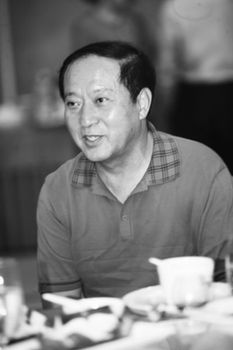 牛群低調(diào)退休:不后悔當(dāng)縣長想早點抱孫子(圖)