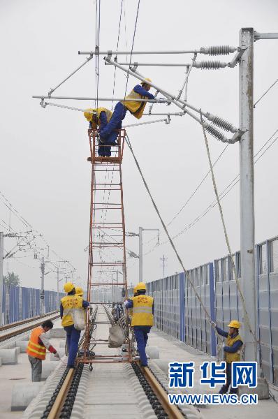 京滬高鐵北京區段進行最后的精細調試