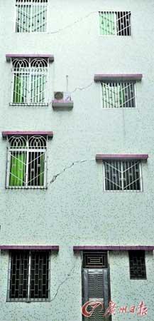 “住行安全”引關注：各地城市道路接連塌陷(組圖)