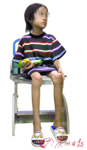 跳樓覓食女孩生母泣不成聲赴廣州 生父棄監(jiān)護(hù)權(quán)