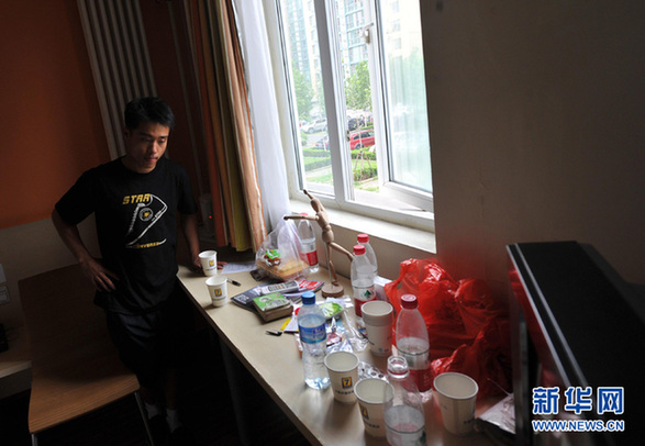 地鐵口的托馬斯全旋——一個(gè)冠軍賣(mài)藝人的故事