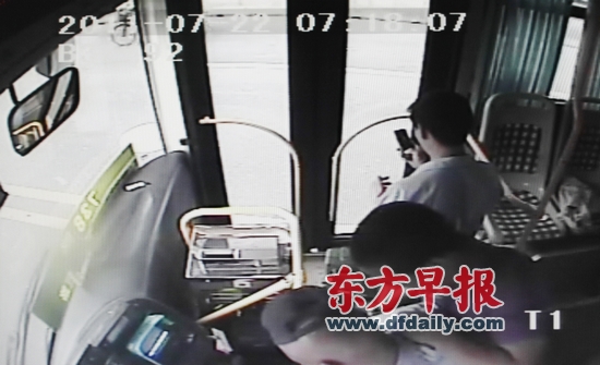 738路司機(jī)猝死前踩下剎車