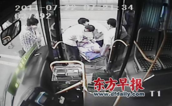 剎車哥臨危一踩救乘客 好司機義舉打動網(wǎng)友