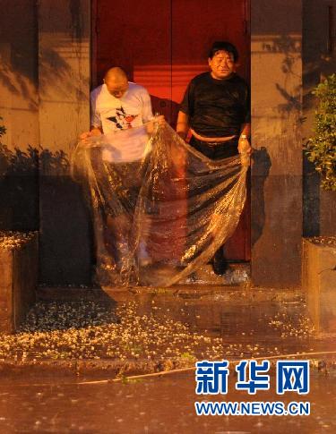 北京再次迎來強(qiáng)降雨 部分城區(qū)嚴(yán)重積水(組圖)