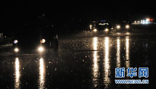 北京再次迎來強(qiáng)降雨 部分城區(qū)嚴(yán)重積水(組圖)