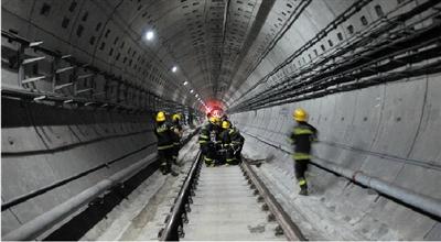 親歷者講述上海地鐵追尾:人們像多米諾似倒地