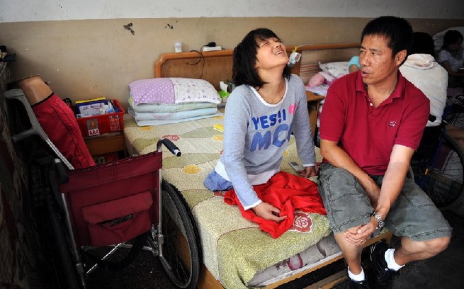 高清:截肢“籃球女孩”泳池逐夢殘奧會