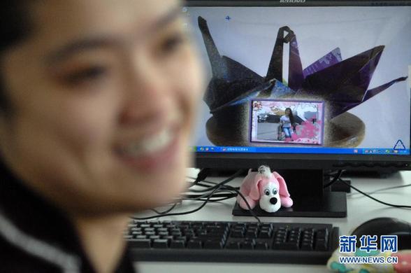 腦癱女孩用鼻尖書寫人生的