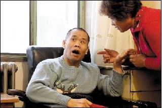 妻子堅持照顧植物人丈夫13年將其喚醒(組圖)